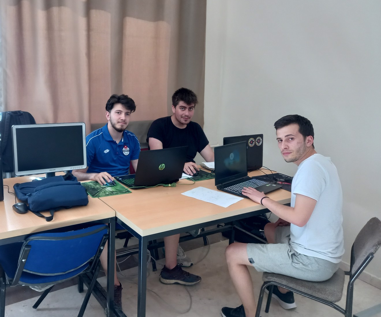 Halk Eğitim Merkezi ve Cihanbeyli Yurt Müdürlükleri ile yapılan Protokoller çerçevesinde; Meslek Yüksekokulumuz Laboratuvarında Öğrencilerimize Kurs ve Sınav faaliyetleri gerçekleştirilmiştir.